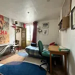 Cozy & Authentic Stay In The Heart Of Paris