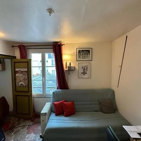 Cozy & Authentic In The Heart Of Apartment Paris