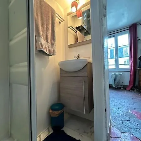 Cozy & Authentic In The Heart Of Apartment